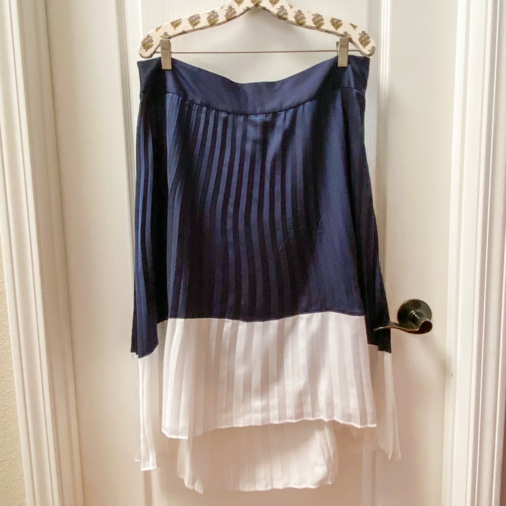 BRAND NEW Ann Taylor Navy and White Pleated High Low Skirt Size 14